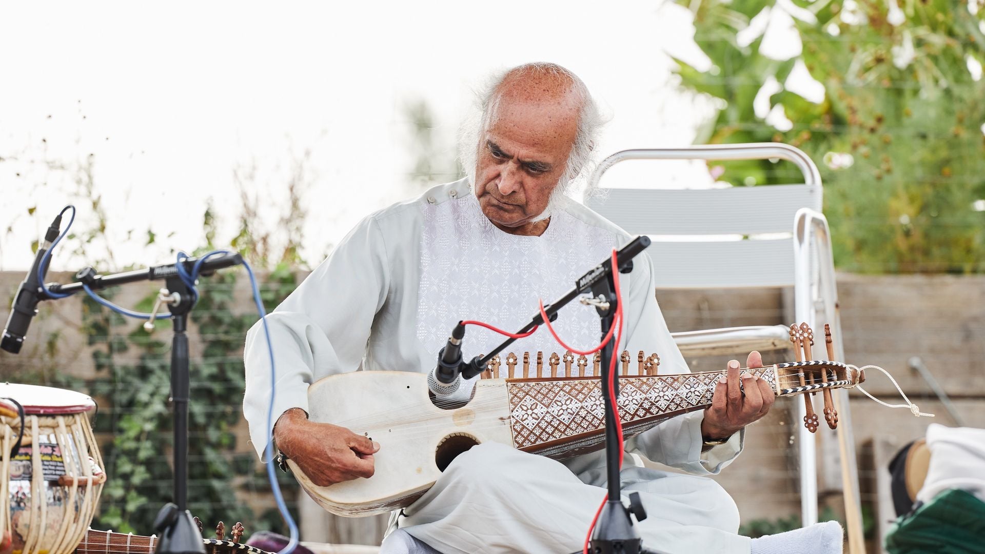 Tamami zabanha be donbale khaanei hastand - All language is a longing for home - Detail 4