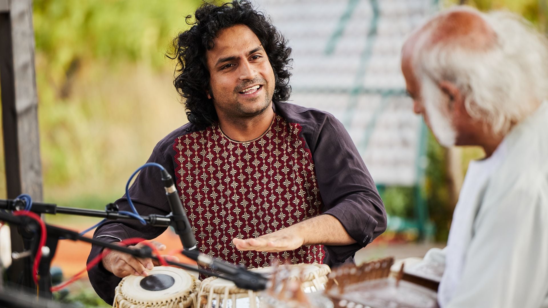 Tamami zabanha be donbale khaanei hastand - All language is a longing for home - Detail 5