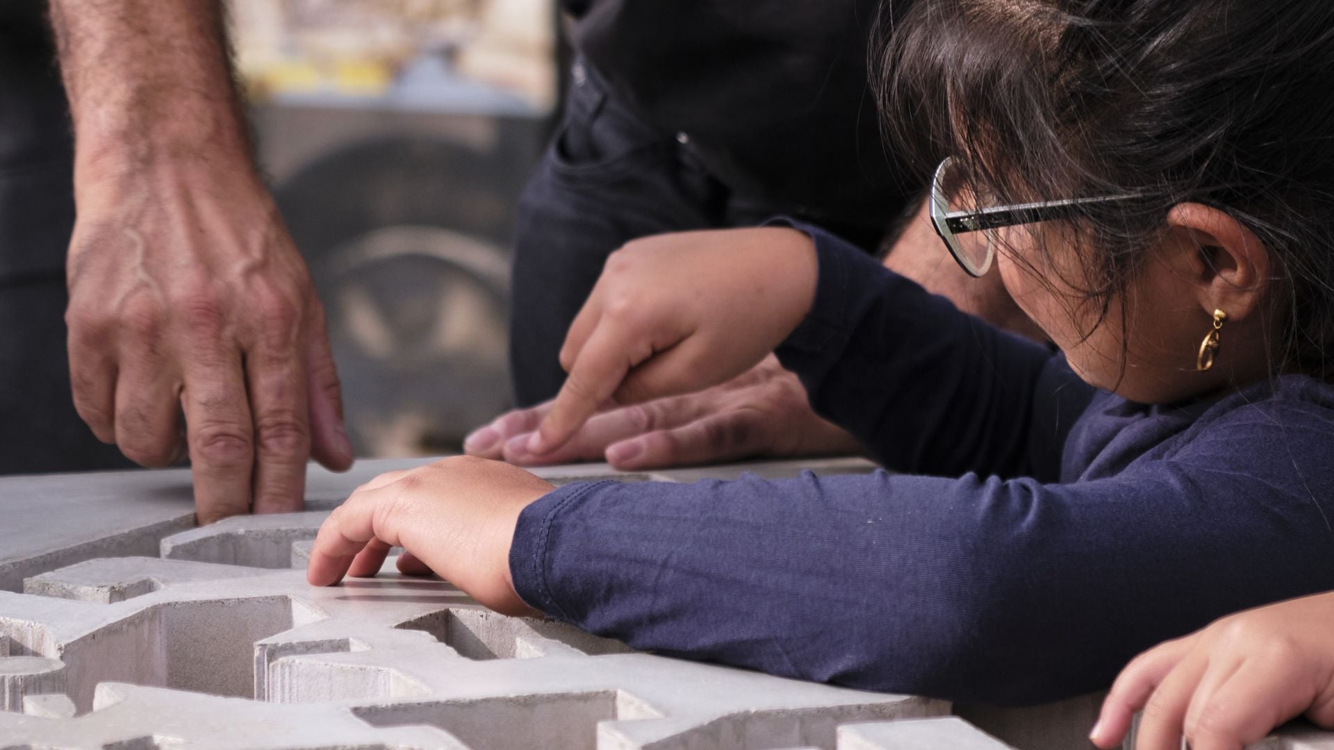 Tamami zabanha be donbale khaanei hastand - All language is a longing for home - Detail 8