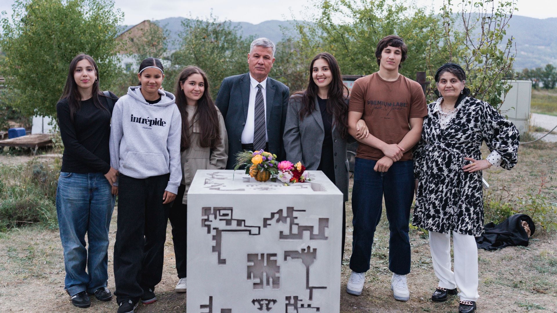 Tamami zabanha be donbale khaanei hastand - All language is a longing for home - Detail 9